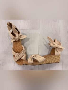 UGG Yarrow Espadrille Wedge Sandals Size 10 Beige Bow Ankle
